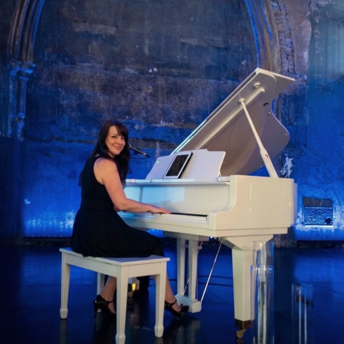 A white grand piano at Berkeley Church in Toronto for a wedding ceremony.