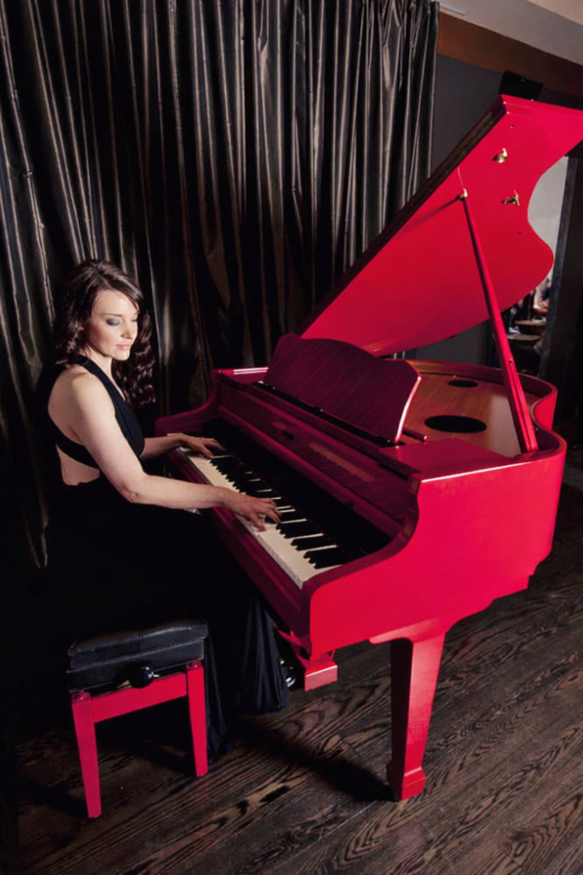 Kimberley Dunn performing live at the Brookstreet Hotel Options Lounge.