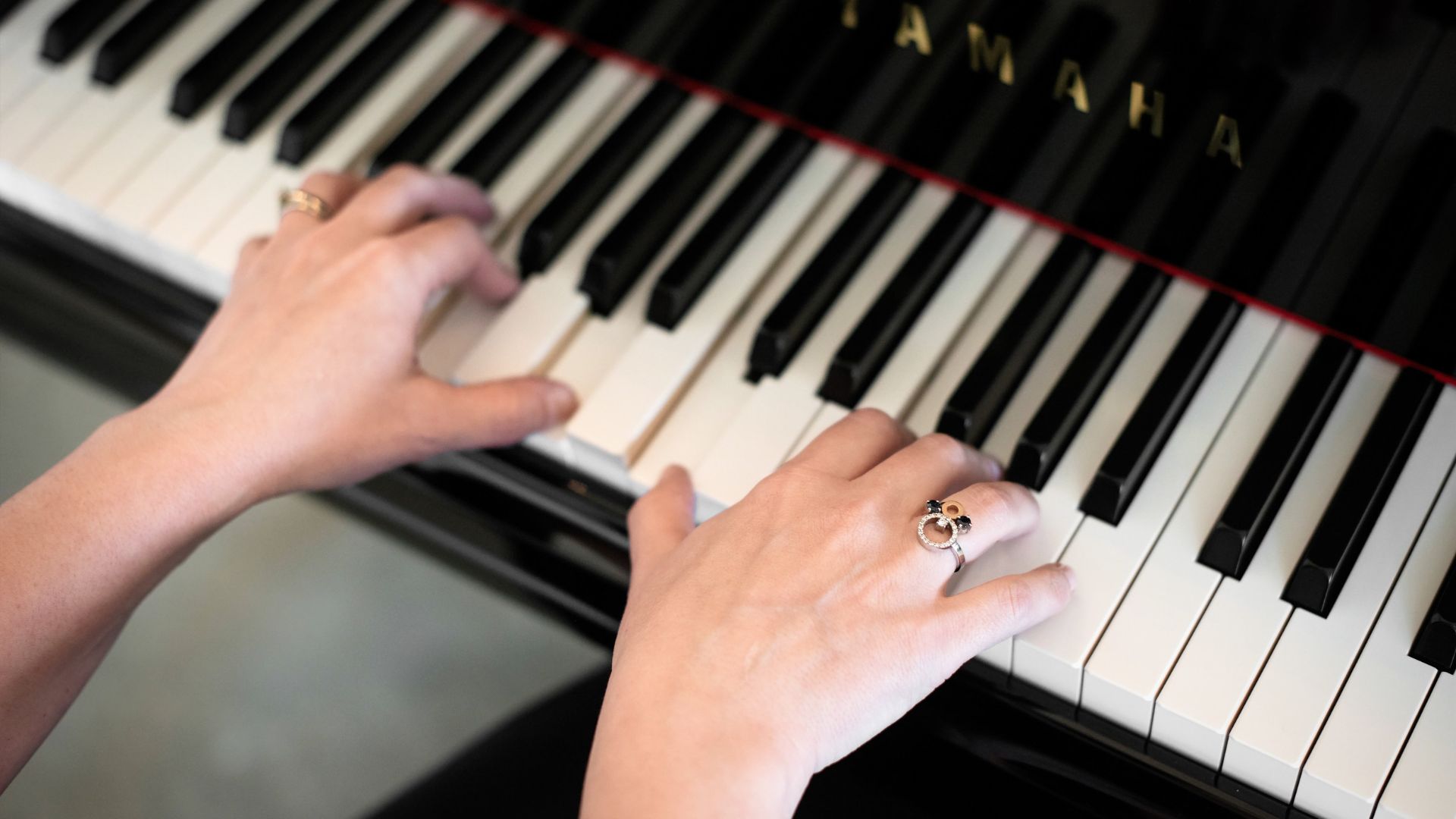 Kimberley Dunn performing at a Yamaha grand piano.