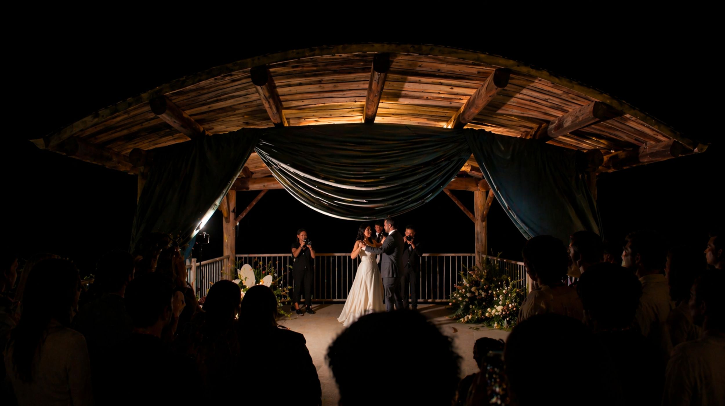 Kimberley Dunn providing live music for a wedding couple's first dance at Le Belvedere.
